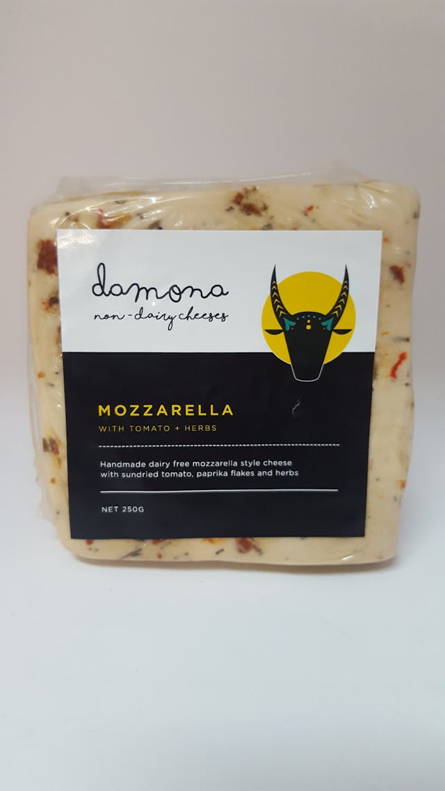 DAMONA DIVINE MOZZARELLA WITH SUNDRIED TOMATO